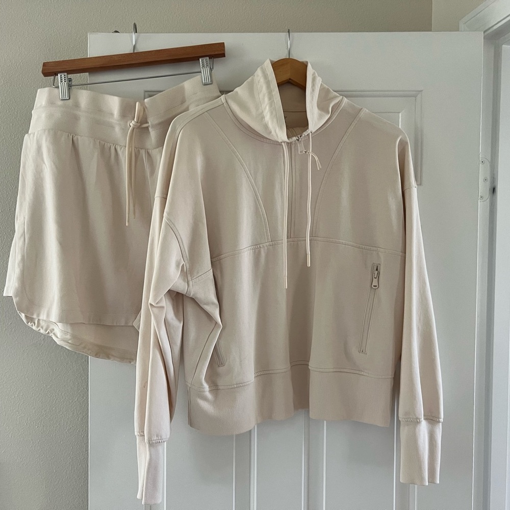 Old Navy Cream Women Shorts